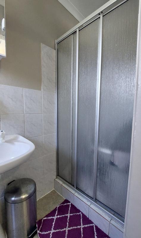 1 Bedroom Property for Sale in Oakglen Western Cape